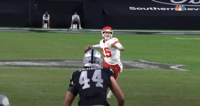 Patrick Mahomes TD pass vs Raiders